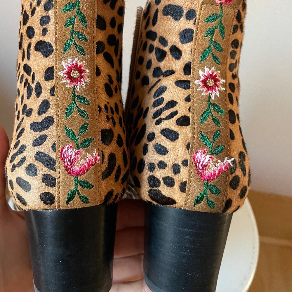 Johnny Was Leopard Cheetah Embroidered Floral Low Heel Booties size 9 - Picture 5 of 10